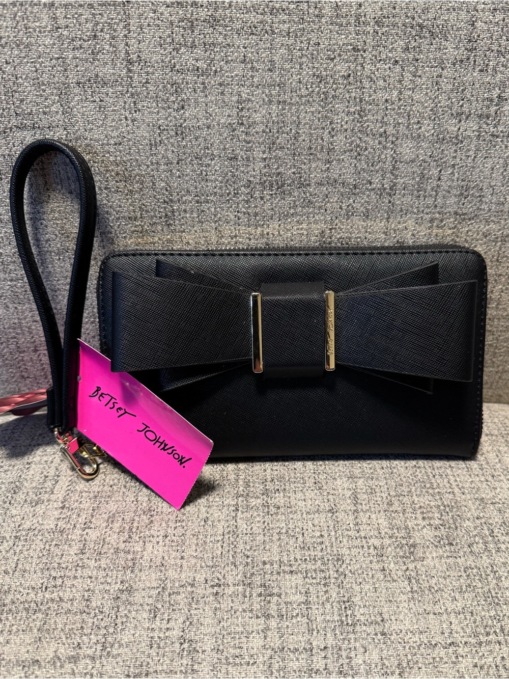 Betsey Johnson Black Bow Wristlet Wallet with Pink Tag
